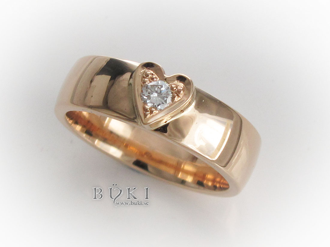 ring-18k-med-enkelt-hjärta-och-diamant