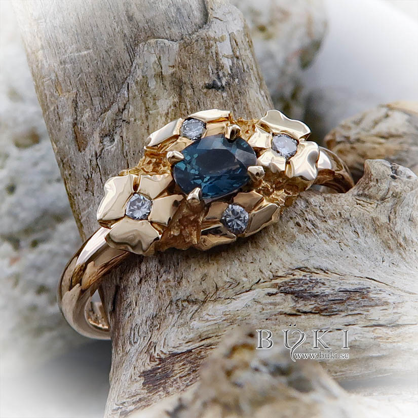blom-ring halo-ring i 18k guld med petrol safir och diamanter
