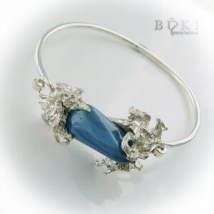 Bergslagsnugget, silverarmring med nugget och en infattad slaggsten även kallad Bergslagssten.